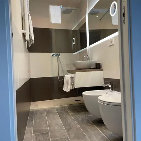 18 Dante Luxury Bed & Breakfast 4*